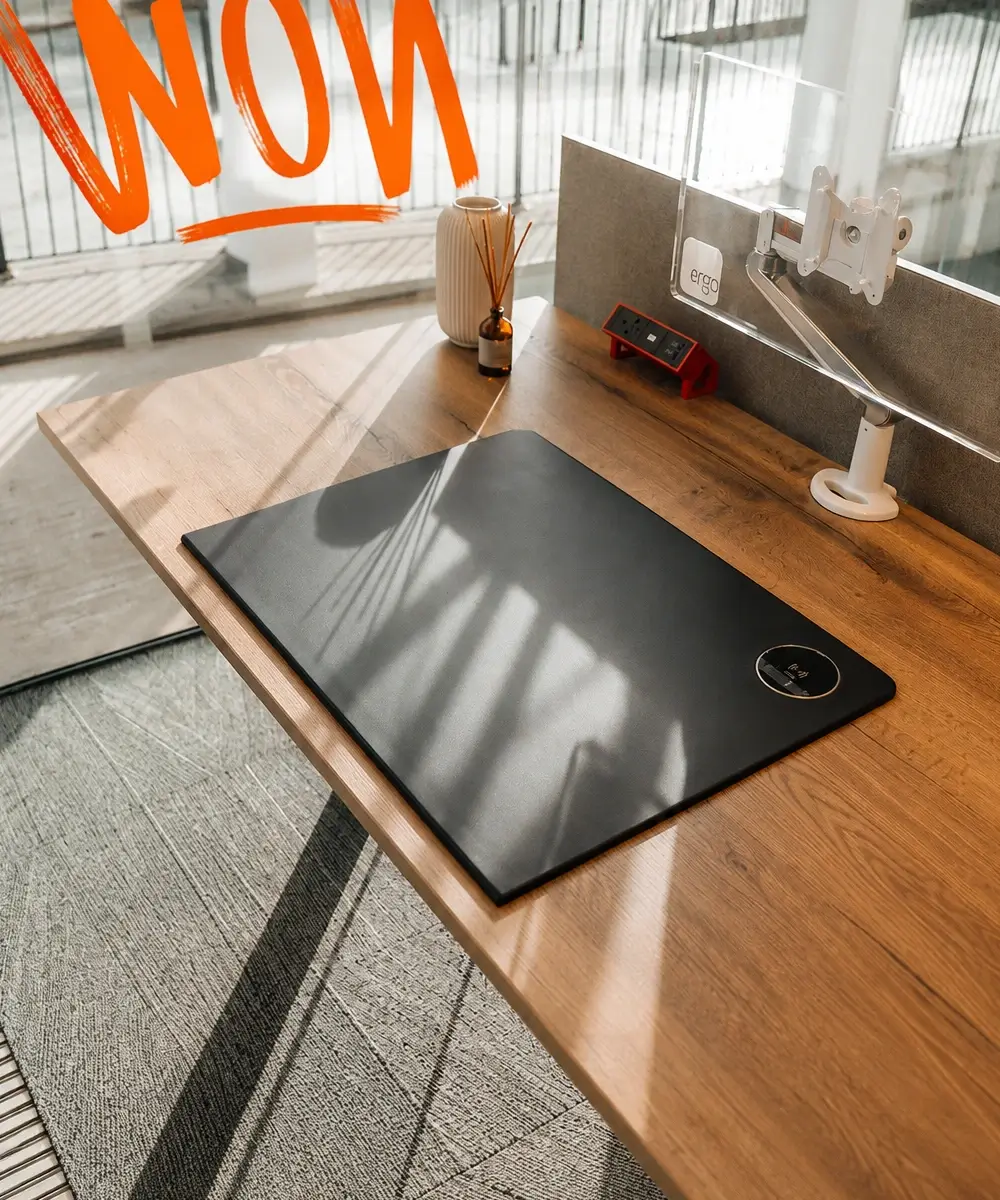 Desk Mat with Aircharge Pro 2